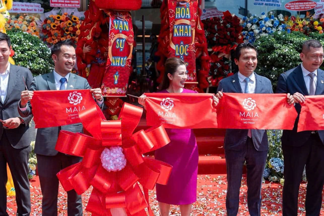 Cắt băng khai trương sự kiện "Lễ khai trương Sales Gallery của dự án Maia Resort Hồ Tràm"